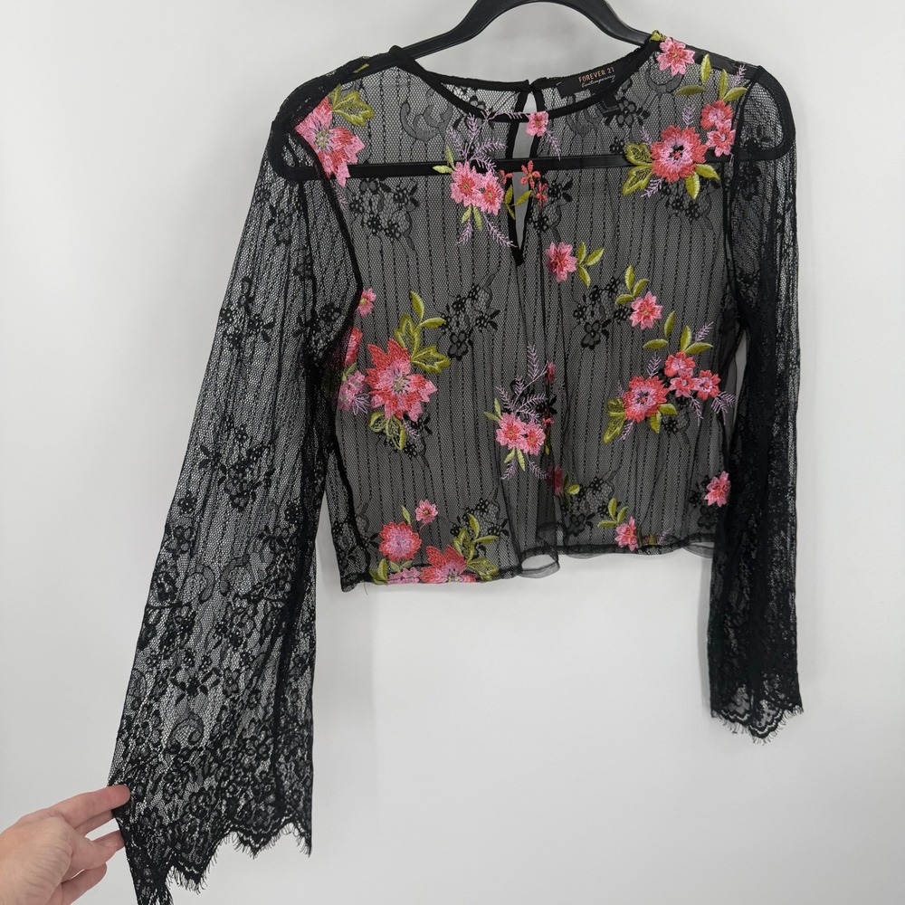 Forever 21 Contemporary Black Lace Floral Embroidered Bell Sleeve Crop Top L